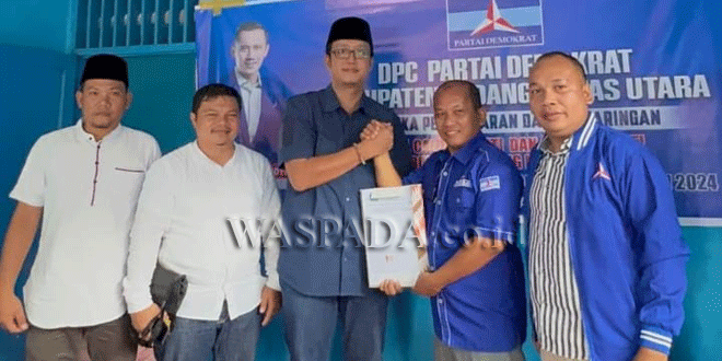 Bakal-calon-Bupati-Paluta,-M-Iqbal-Harahap-saat-mendaftar-ke-tujuh-partai-3