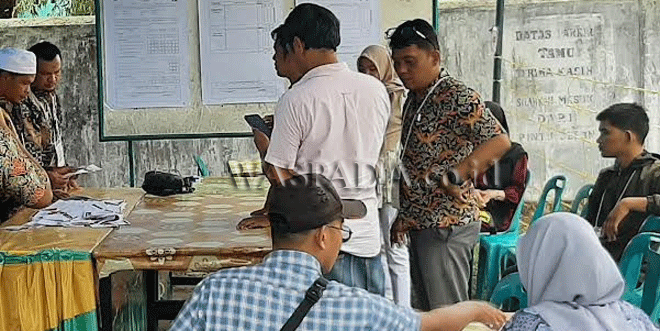 Saat pencoblosan di TPS 005 Kelurahan Sadabuan, di TPS ini juga Letnan-Levi lebih unggul